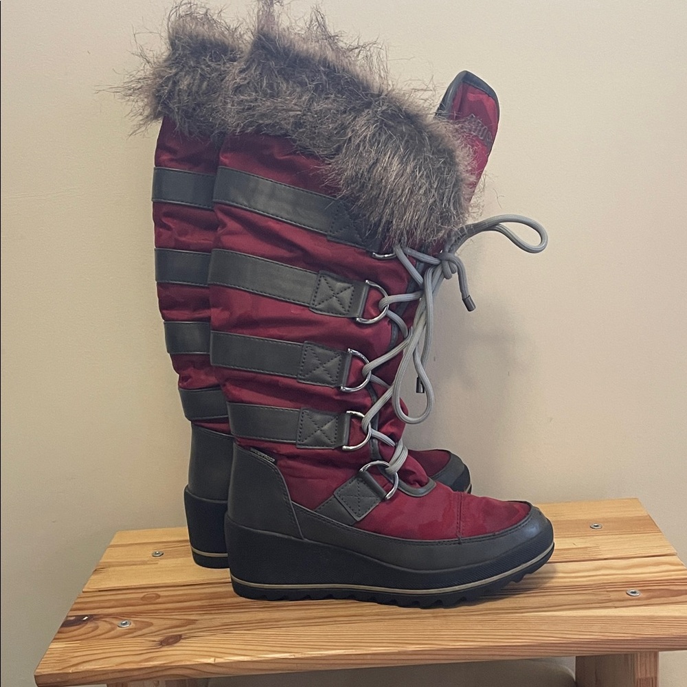 Cougar Knee High Fur-Lined Winter Boots Red and Gray 7M